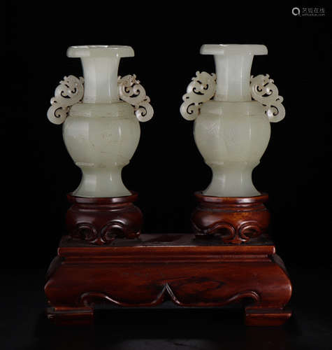 PAIR OF HETIAN JADE VASE WITH BEAST EARS