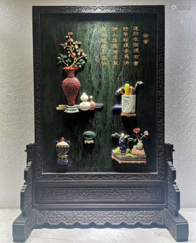 A GREEN JADE GEM DECORATED CARVED SCREEN