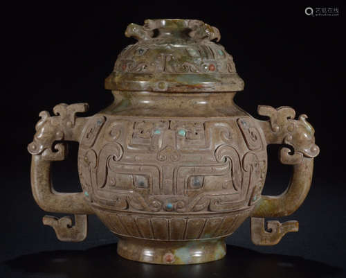 AN ANTIQUE JADE VASE CARVED WITH BEAST PATTERN