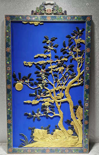 A CLOISONNE SCREEN CARVED WITH FOWERS