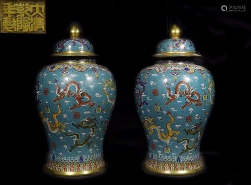 A CLOISONNE VASE WITH DRAGON PATTERN