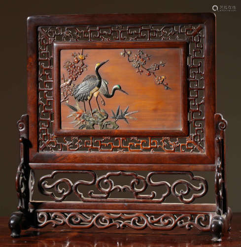 A SUANZHI WOOD SCREEN CARVED WITH CRANE