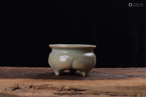 A Chinese Ru Kiln Porcelain Three-legged Incense Burner