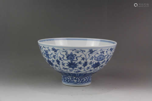 A Chinese Blue and White Floral Twine Pattern Porcelain Standing Cup