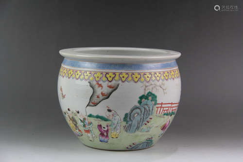 A Chinese Famille Rose Painted Porcelain Vat