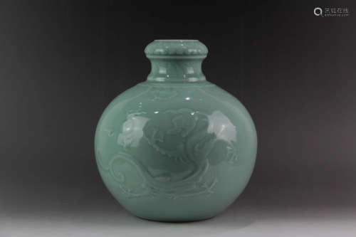A Chinese Dragon Pattern Glazed Porcelain Zun