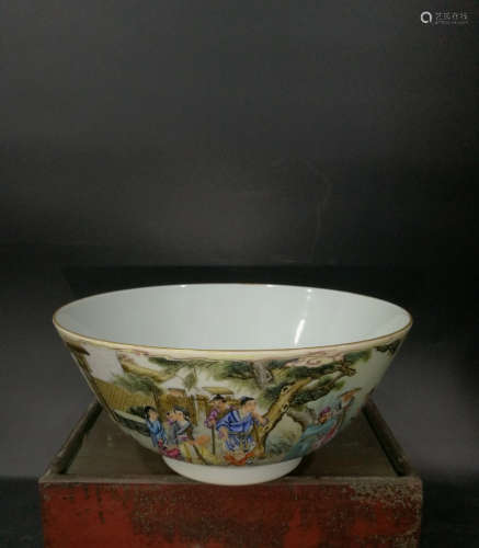 A Chinese Famille Rose Gild Painted Porcelain Bowl