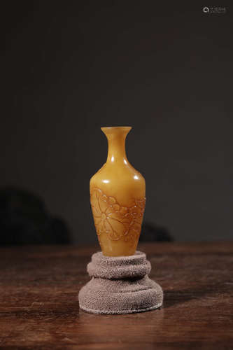 A Chinese Flower&Bird Pattern Carved Shoushan Stone Vase