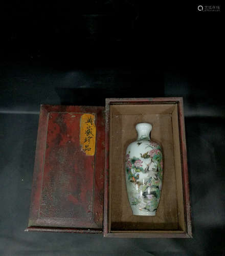 A Chinese Famille Rose Gild Porcelain Garlic Bottle