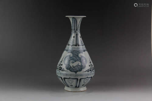 A Chinese Blue and White Ruyi Pattern Porcelain Vase