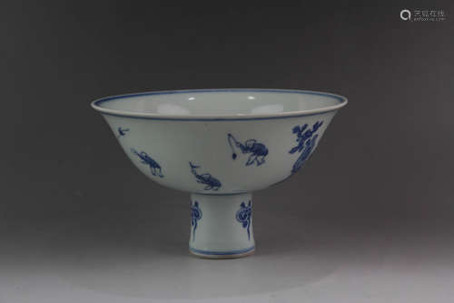 A Chinese Blue and White Porcelain Standing Bowl