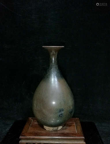 A Chinese Cizhou Kiln Black Glazed Porcelain Vase