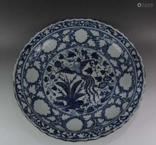 A Chinese Blue and White Glazed Floral Porcelain Plate