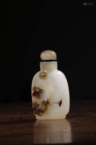 A Chinese Carved Natural Agate Snuff Bottle