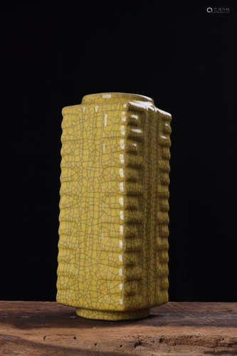 A Chinese Ge Kiln Yellow Glazed Porcelain Vase