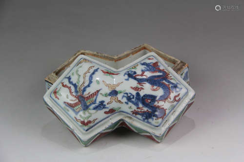 A Chinese Multi Colored Dragon&phoenix Porcelain Box with Cover