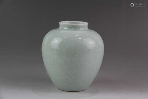 A Chinese Dragon Pattern Glazed Porcelain Jar