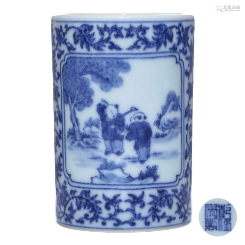 A CHINESE BLUE AND WHITE FLORAL FIGU…