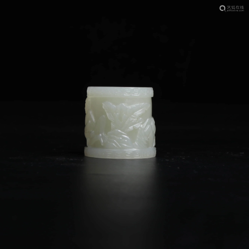 A CHINESE CARVED HETIAN JADE FINGERSTALL
