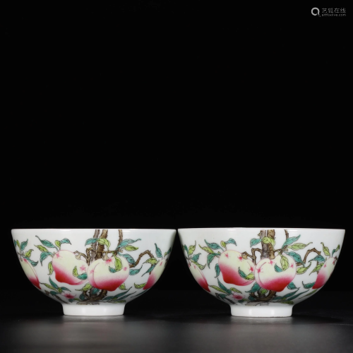 A PAIR OF CHINESE FAMILLE ROSE PEACH PAI…