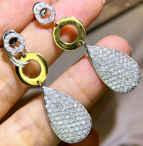 PAIR OF 18K DIAMOND EARRINGS