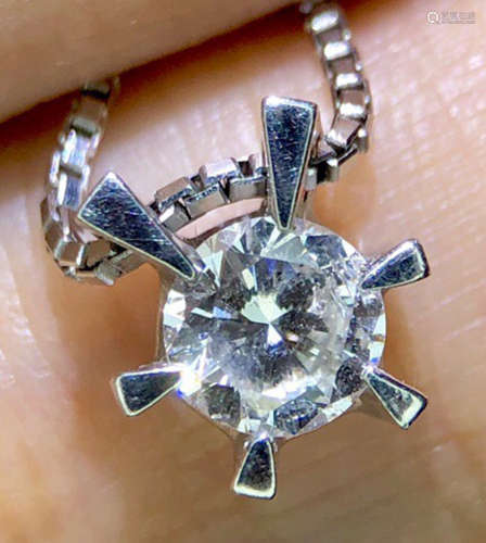 A PLATINUM DIAMOND PENDANT