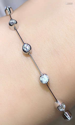 A 18K DIAMOND BRACELET