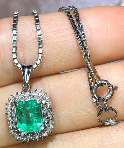 A PLATINUM WITH COLOMBIA EMERALD DIAMOND PENDANT