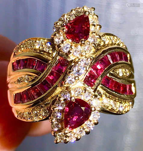 A 18K RUBY DIAMOND RING