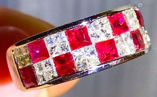 A 18K RUBY DIAMOND RING