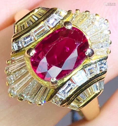 A 18K RUBY DIAMOND RING