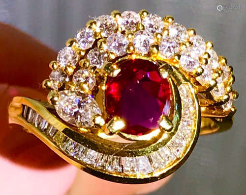 A 18K RUBY DIAMOND RING