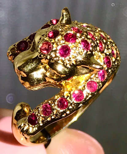 A 18K RUBY DIAMOND LEOPARD PATTERN RING