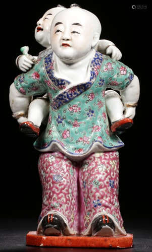 A FAMILLE ROSE GLAZE CHILD SHAPED STATUE