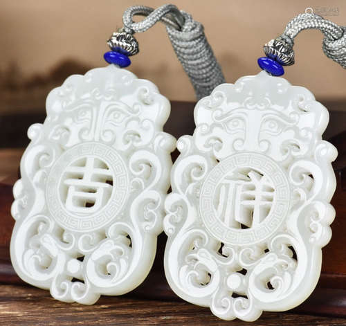 A HETIAN JADE CARVED AUSPICIOUS PATTERN TABLET