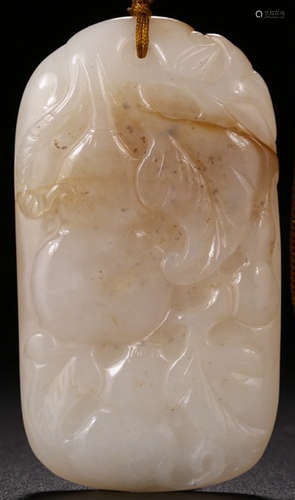 A HETIAN JADE CARVED GOURD PATTERN PENDANT