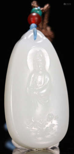 A HETIAN JADE CARVED GUANYIN PATTERN PENDANT