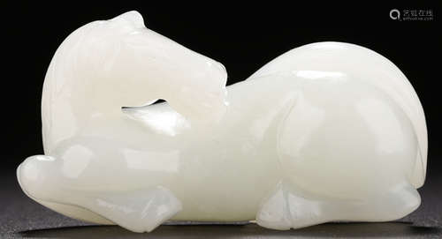 A HETIAN JADE HORSE SHAPED PENDANT