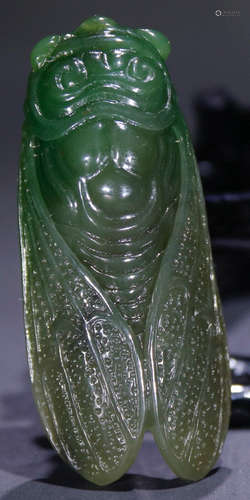 A HETIAN JADE CARVED CICADA SHAPE PENDANT