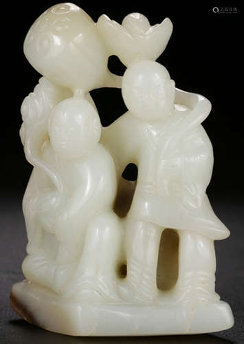 A HETIAN JADE CARVED FIGURE SHAPED PENDANT