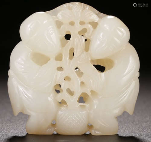 A HETIAN JADE CARVED FIGURE SHAPED PENDANT