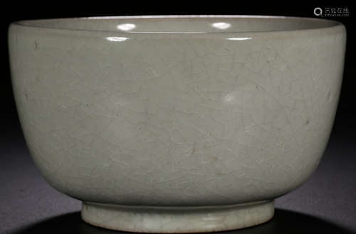 A GEYOU GLAZE BOWL WITH CRACK PATTERN