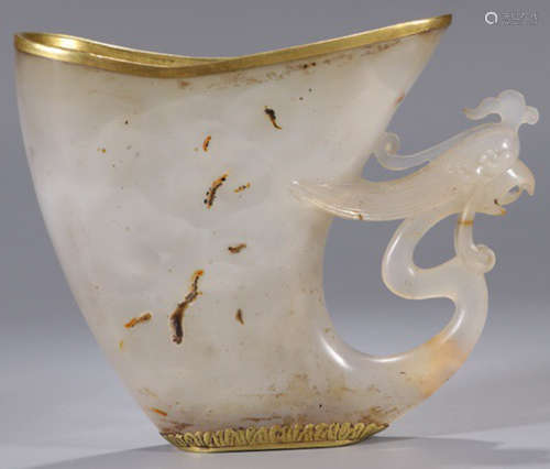 AN AGATE WRAPPED GOLD JUE CUP