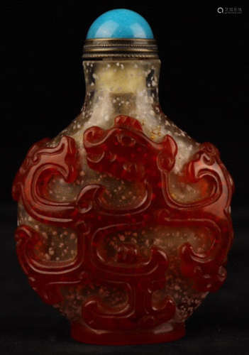 A GLASS CARVED DRAGON PATTERN SNUFF BOTTLE