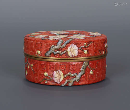 A Qing Dynasty Alum Red Gilt Porcelain box with lid