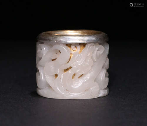 A Qing Dynasty Carved Hetian Jade Thumb Ring