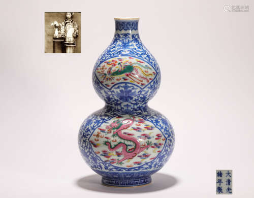 A Qing Dynasty consecrated Dragon and Phoenix Pattern
Gourd Shape Vase