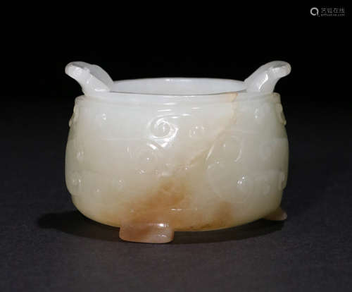 A Qing Dynasty Carved Hetian Jade 
Incense Burner