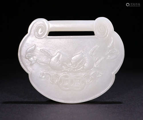 A Qing Dynasty Carved Hetian Jade Pendant