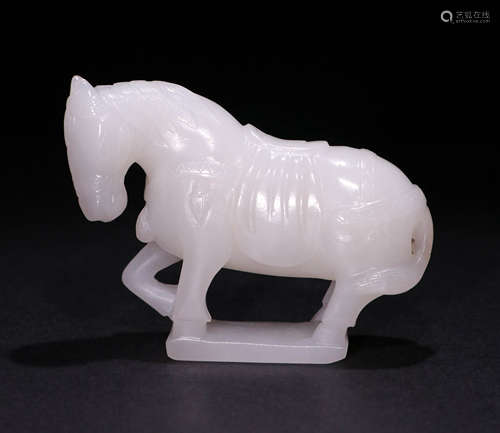 A Qing Dynasty Carved Hetian Jade Ornament， Horse